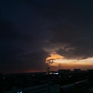 杨钰莹双乳被吸浑身颤抖
